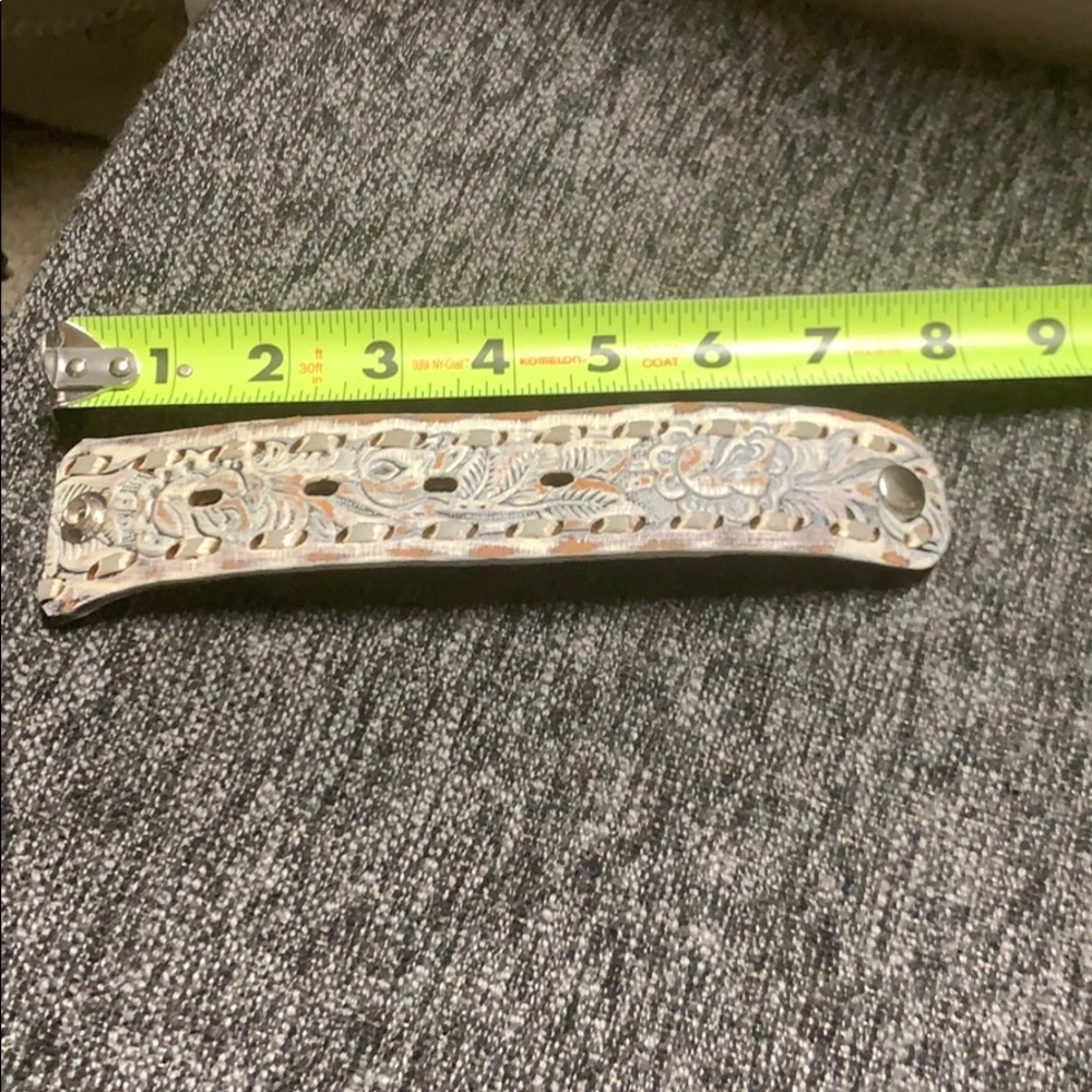 White snap braclet - Picture 2 of 4